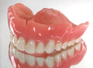 超精密義歯（入れ歯）について